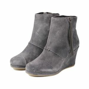 TOMS DESERT WEDGE HIGH DARK SUEDE BOOTS